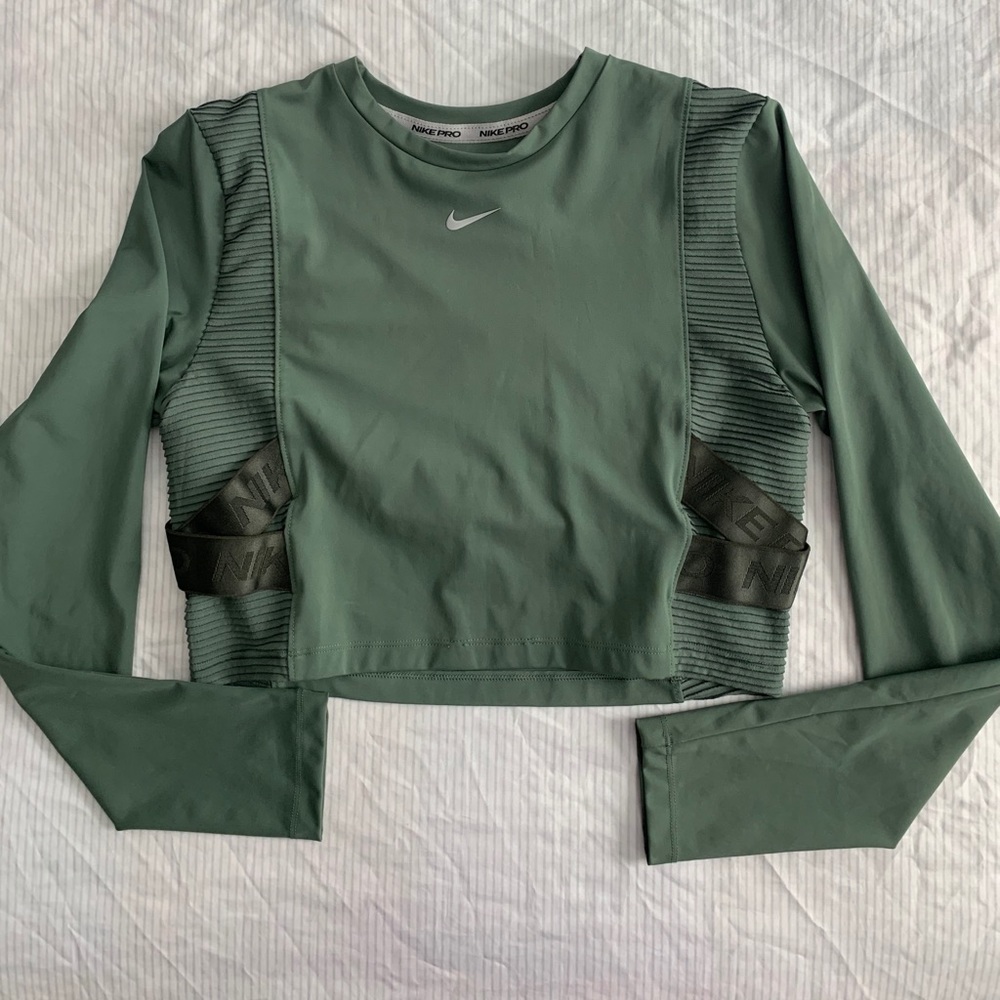 Nike Pro Workout top